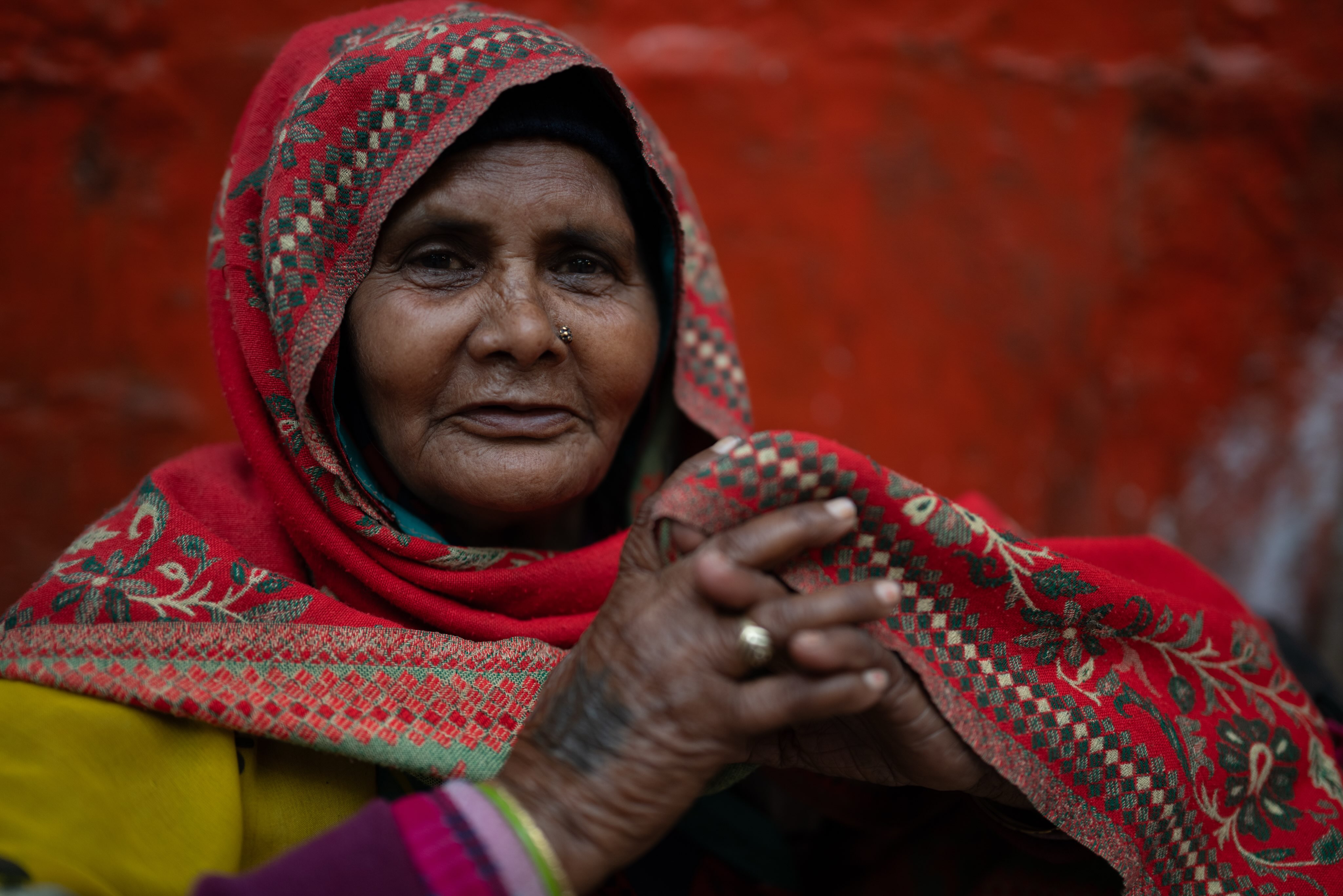 « Dignité en couleurs » Mathura -India - Mars 2026. #nikonz8 #nikkor35mm1-2